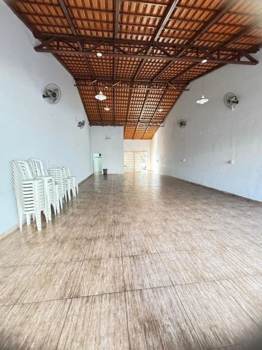 Imóvel para aluguel possui 250 metros quadrados em Jardim Guanabara III - Goiânia - GO