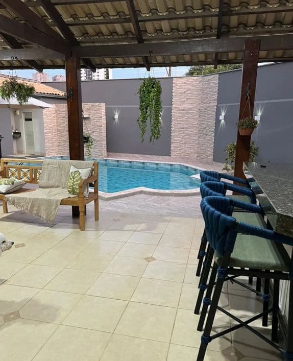 Sobrado para venda possui 323 metros quadrados com 5 quartos em Jardim América - Goiânia - GO