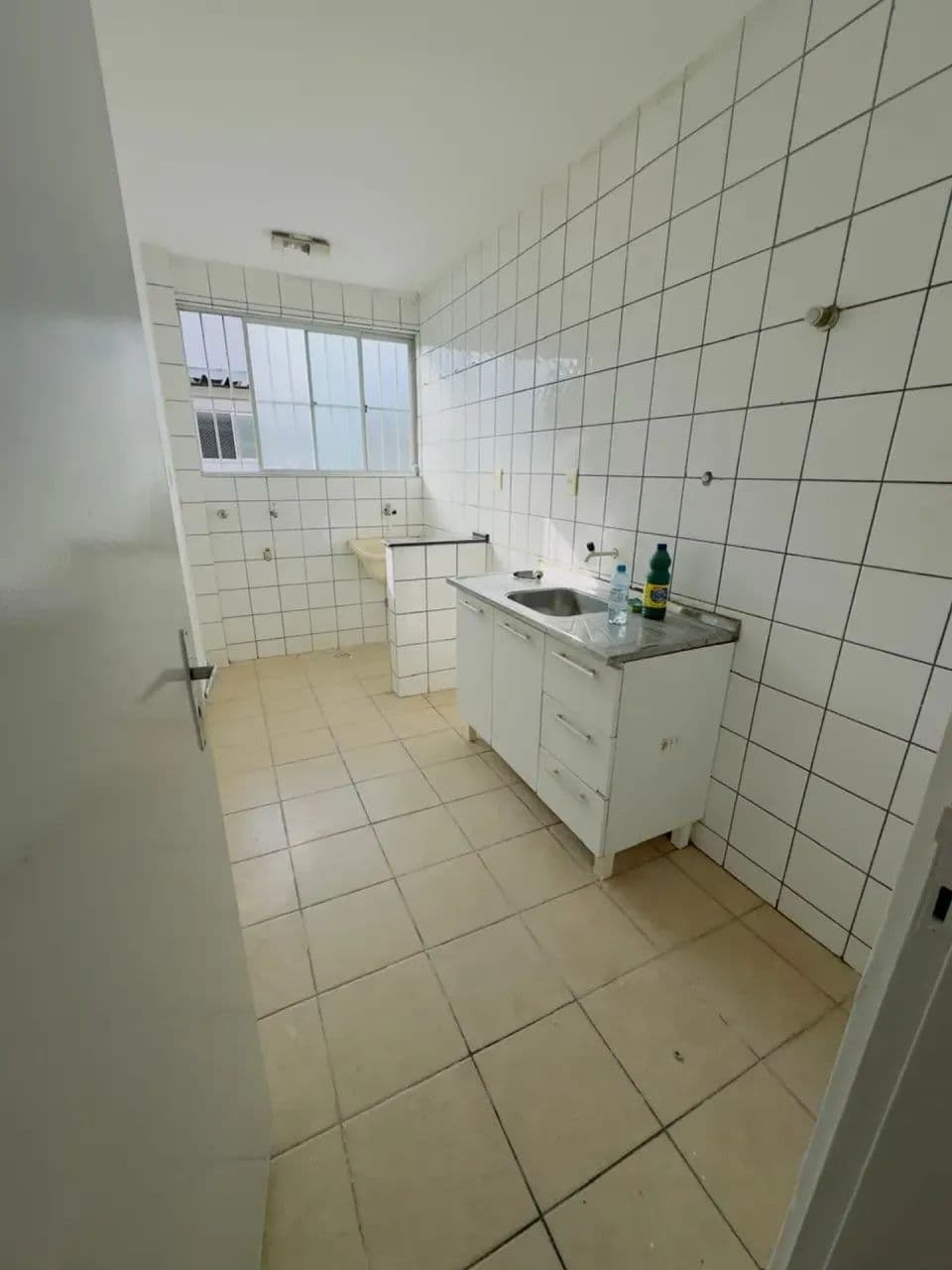 Imóvel para aluguel tem 60 metros quadrados com 2 quartos